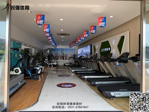 ng娱乐店内的跑步机