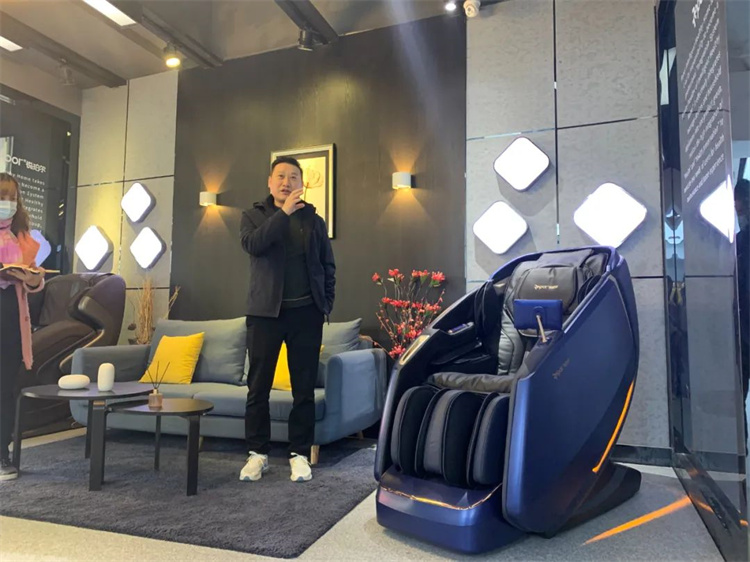 ng娱乐集团旗下品牌—锐珀尔举行新款4D穴感总裁按摩椅S500内训会